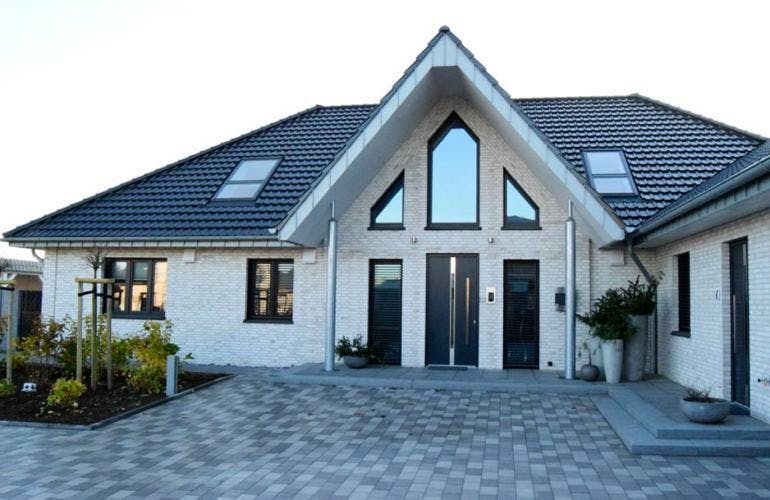 Massivhaus Bungalow Büsum von Hausbauplanung Nord, Bungalow Außenansicht 2