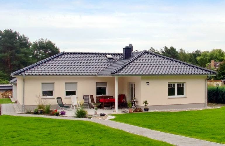 Massivhaus Bungalow Darß von EWA Hausbau Schlüsselfertig ab 210990€, Bungalow Außenansicht 1