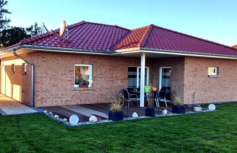 Massivhaus Bungalow Darß von EWA Hausbau Schlüsselfertig ab 210990€, Bungalow Außenansicht 2