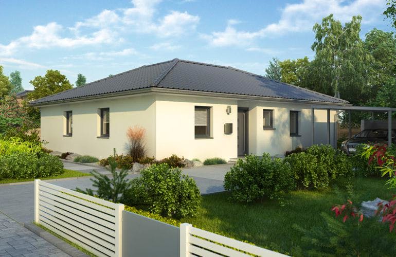 Massivhaus Bungalow Freiburg von HELMA MASSIVHAUS Schlüsselfertig ab 322050€, Bungalow Außenansicht 2
