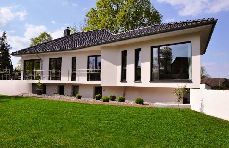 Massivhaus Bungalow V145 von Virtus Projektbau Schlüsselfertig ab 157900€, Bungalow Außenansicht 1