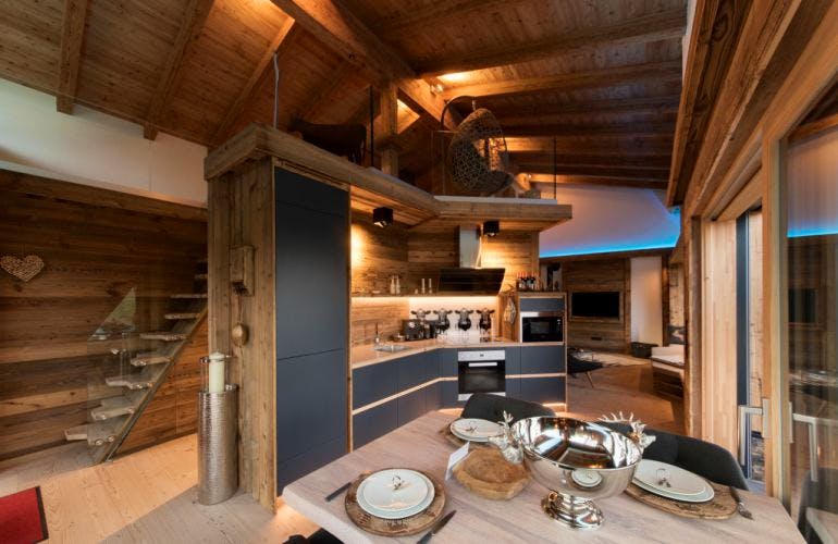 Blockhaus Chalet Tirolia von TIROLIA, Bungalow Innenansicht 2