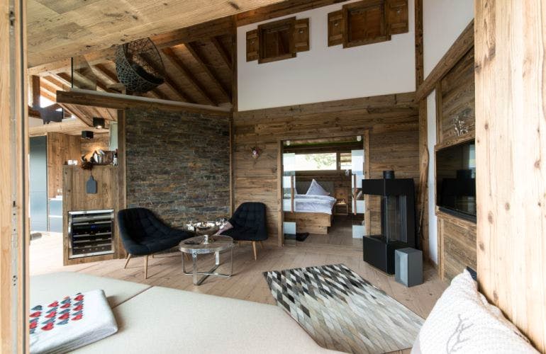 Blockhaus Chalet Tirolia von TIROLIA, Bungalow Innenansicht 1