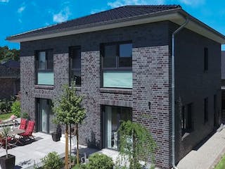 Massivhaus ELBHANG von Kagebau, Stadtvilla Außenansicht 2