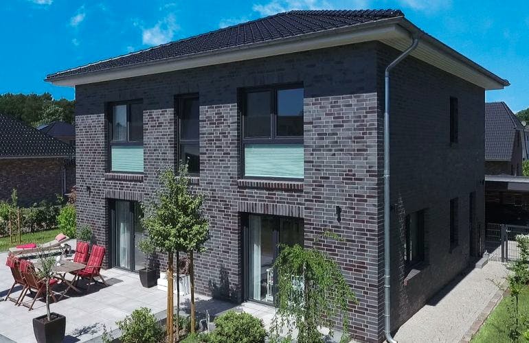 Massivhaus ELBHANG von Kagebau, Stadtvilla Außenansicht 2