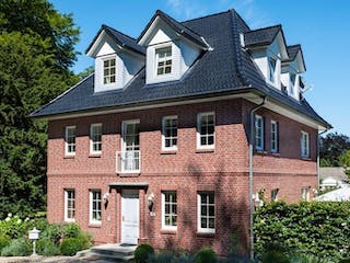 Massivhaus HANSEATIC von Kagebau, Stadtvilla Außenansicht 3