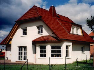 Massivhaus LANDHAUS 160 mit Anbau von domoplan massivhaus, Außenansicht 1