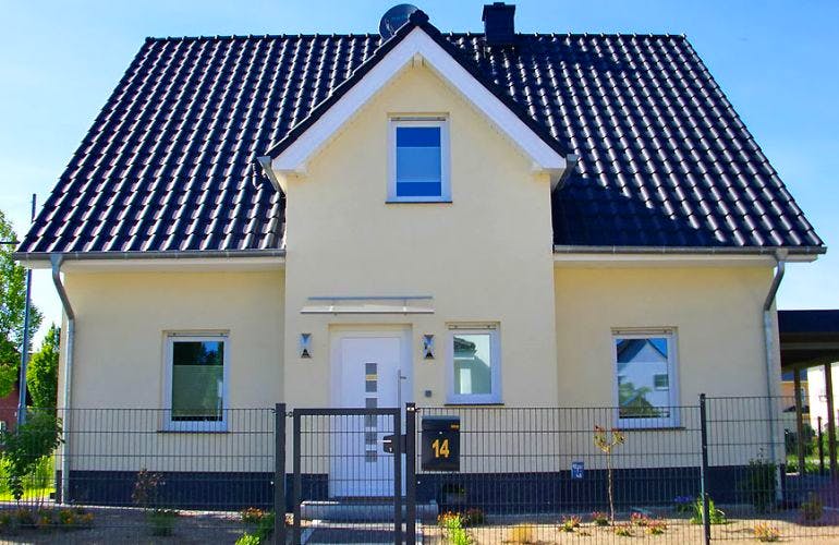 Massivhaus Landhaus Teltow von EWA Hausbau Schlüsselfertig ab 273990€, Außenansicht 1