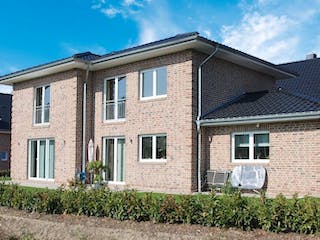 Massivhaus LINDENHOF von Kagebau, Stadtvilla Außenansicht 1