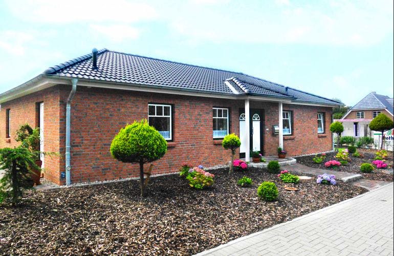 Massivhaus Matthias Claudius 147 von Stoll Haus Schlüsselfertig ab 233300€, Bungalow Außenansicht 2