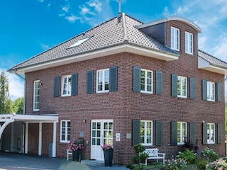 Massivhaus ROGGENKAMP von Kagebau, Stadtvilla Außenansicht 3