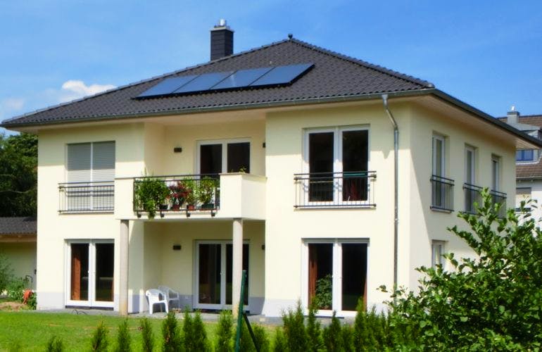 Massivhaus STADTVILLA 200 2-Familienhaus von domoplan massivhaus, Außenansicht 1