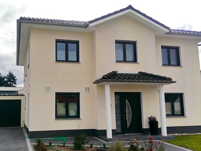 Massivhaus Stadtvilla Berlin von EWA Hausbau Schlüsselfertig ab 273990€, Stadtvilla Außenansicht 1