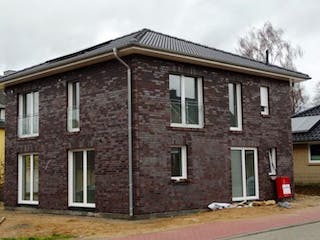 Massivhaus Stadtvilla Oelixdorf von Hausbauplanung Nord, Stadtvilla Außenansicht 3