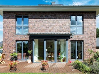 Massivhaus UFERPROMENADE von Kagebau, Stadtvilla Außenansicht 2