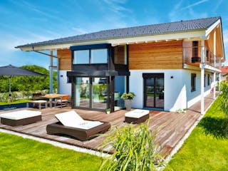 Fertighaus Vitalhaus Oberpframmern von Regnauer Hausbau, Satteldach-Klassiker Außenansicht 2