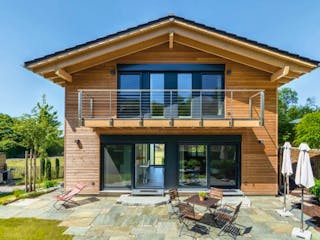 Fertighaus Vitalhaus Wendelstein von Regnauer Hausbau, Satteldach-Klassiker Außenansicht 1