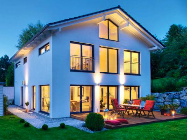 Fertighaus Vitalhaus Zorneding von Regnauer Hausbau, Satteldach-Klassiker Außenansicht 1