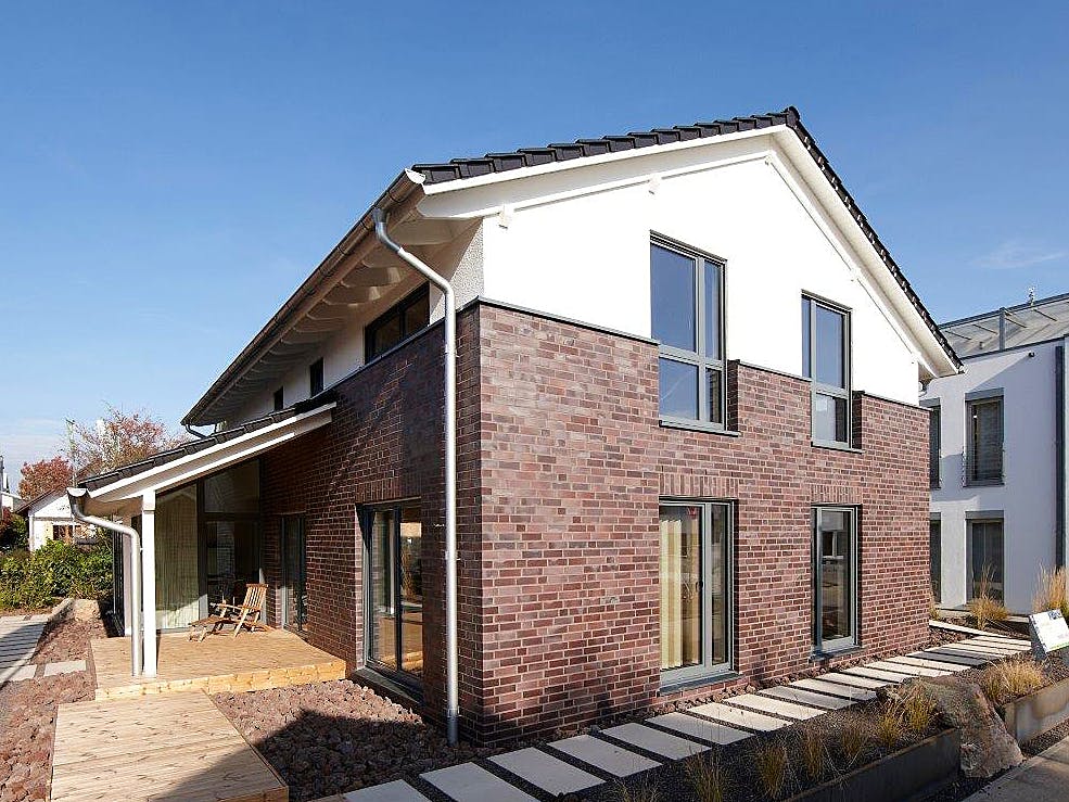 Fertighaus Mila - MH Mannheim von GUSSEK HAUS Schlüsselfertig ab 634400€, Satteldach-Klassiker Außenansicht 2