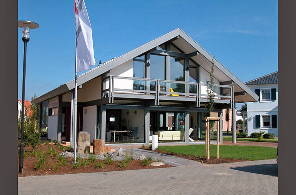 Fertighaus Ästhetik - Musterhaus Langenhagen von Meisterstück-HAUS, Fachwerk Außenansicht 1