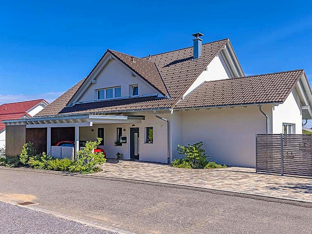 Massivhaus Haus Thalheim von Projektbau Mutter, Satteldach-Klassiker Außenansicht 1