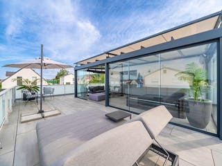 Massivhaus Bauhaus Thumann mit großer Dachterrasse von MYMassivhaus, Cubushaus Außenansicht 6