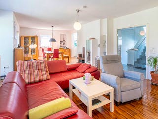 Massivhaus Massivhaus Thumann mit Erker und großer Erholungsoase von MYMassivhaus, Satteldach-Klassiker Innenansicht 1