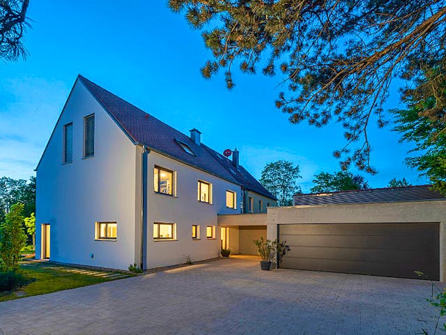 Massivhaus Massivhaus Thumann mit Kinderparadies von MYMassivhaus, Satteldach-Klassiker Außenansicht 1