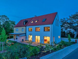 Massivhaus Massivhaus Thumann mit Kinderparadies von MYMassivhaus, Satteldach-Klassiker Außenansicht 2