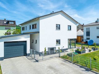 Massivhaus Massivhaus Thumann von MYMassivhaus, Satteldach-Klassiker Außenansicht 2