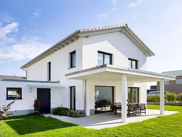 Massivhaus Passivhaus Biberach von MYMassivhaus, Satteldach-Klassiker Außenansicht 1