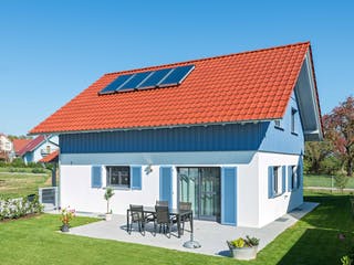 Blockhaus D138 Seifert von Frammelsberger R. Ingenieur-Holzbau, Satteldach-Klassiker Außenansicht 2