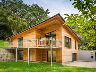 Fertighaus Haus England von Naturholzhaus Bayern, Pultdachhaus Außenansicht 1