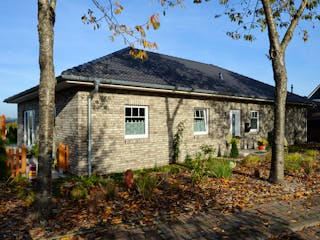 Massivhaus Bredenbek von Nissen Massivhaus, Bungalow Außenansicht 2