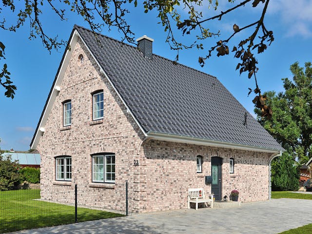 Massivhaus Einfeld von Nissen Massivhaus, Satteldach-Klassiker Außenansicht 1 Massivhaus Einfeld von Nissen Massivhaus, Satteldach-Klassiker Außenansicht 1