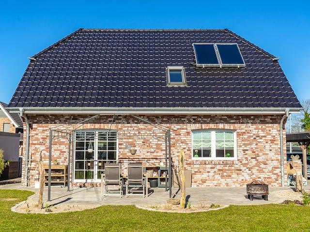 Massivhaus Holtenau von Nissen Massivhaus, Satteldach-Klassiker Außenansicht 1