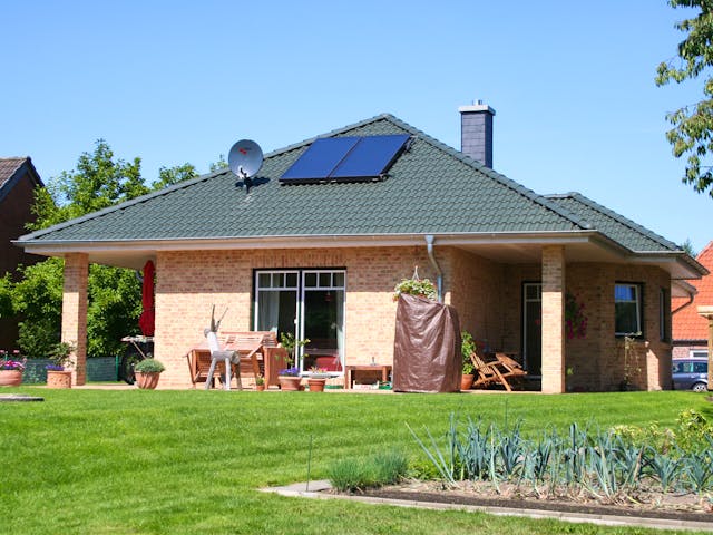 Massivhaus Klein Nordsee von Nissen Massivhaus, Bungalow Außenansicht 1