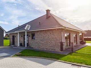 Massivhaus Klein Nordsee von Nissen Massivhaus, Bungalow Außenansicht 2