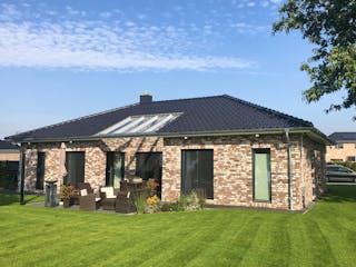 Massivhaus Schwedeneck von Nissen Massivhaus, Bungalow Außenansicht 1