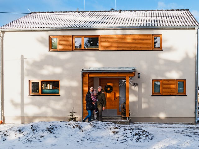 Fertighaus Haus Alma von Gebrüder Noack Holzbau Schlüsselfertig ab 384000€, Satteldach-Klassiker Außenansicht 2
