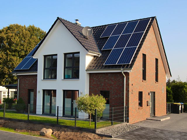 Massivhaus Landhaus LA-146 von NURDA-Hausbau Schlüsselfertig ab 276800€, Satteldach-Klassiker Außenansicht 1