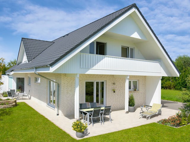Fertighaus Oslo - mit Einliegerwohnung von Danhaus Deutschland, Satteldach-Klassiker Außenansicht 1 Fertighaus Oslo - mit Einliegerwohnung von Danhaus Deutschland, Satteldach-Klassiker Außenansicht 1