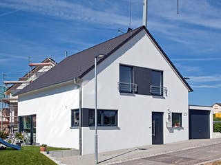 Massivhaus Escher von Plan-Concept Massivhaus, Satteldach-Klassiker Außenansicht 4