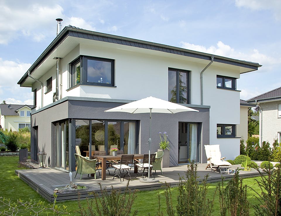 Massivhaus Freiberger von APR Hausbau, Stadtvilla Außenansicht 2