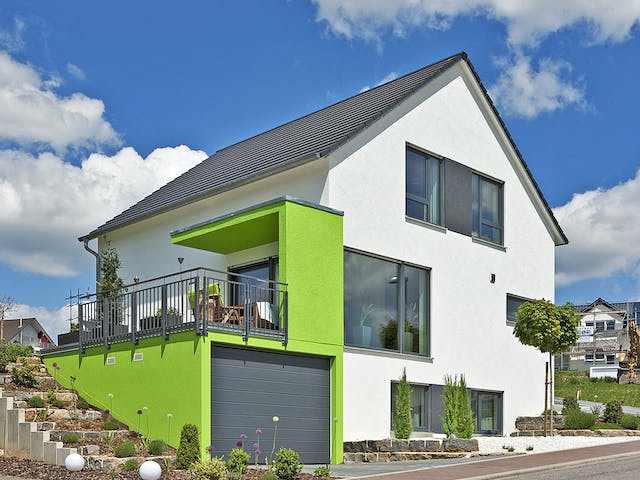 Massivhaus Thiel von Plan-Concept Massivhaus, Satteldach-Klassiker Außenansicht 3