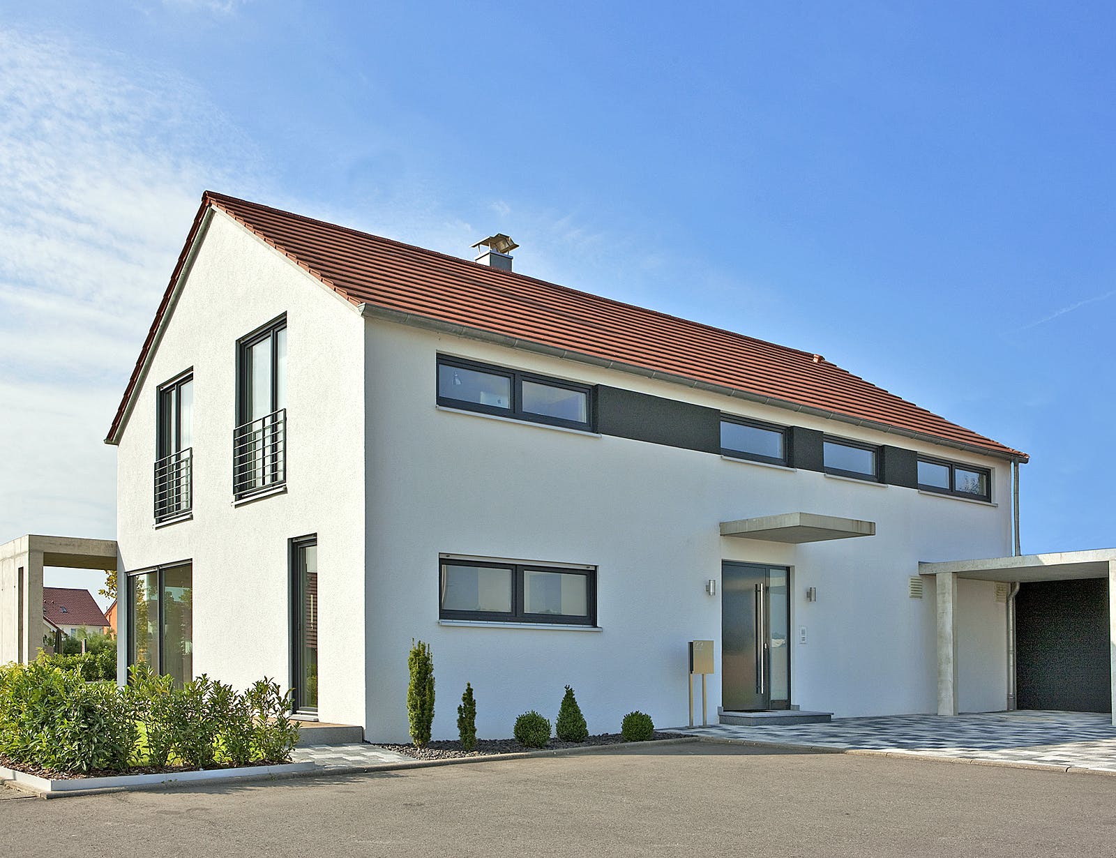 Massivhaus Zöllner von Plan-Concept Massivhaus, Satteldach-Klassiker Außenansicht 2