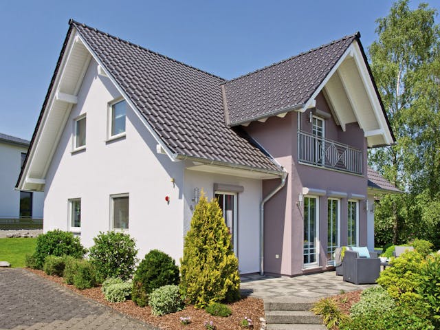 Fertighaus Neunkhausen von Fingerhut Haus Schlüsselfertig ab 445985€, Satteldach-Klassiker Außenansicht 1