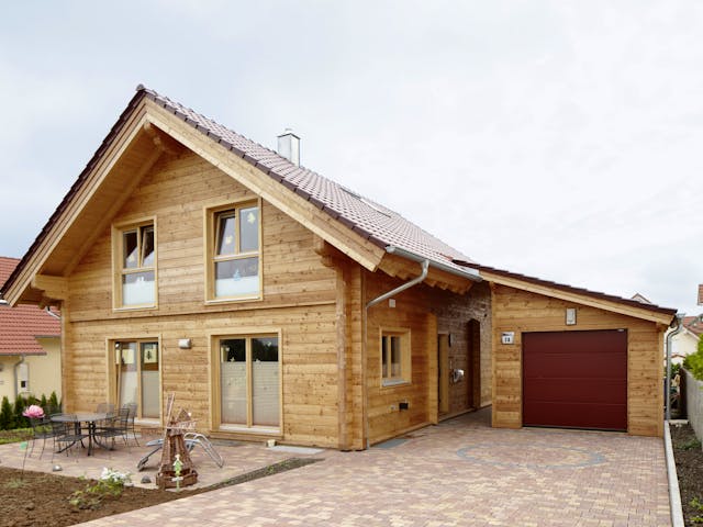 Blockhaus Rappenau von Rems-Murr-Holzhaus Ausbauhaus ab 311551€, Blockhaus Außenansicht 1 Blockhaus Rappenau von Rems-Murr-Holzhaus Ausbauhaus ab 311551€, Blockhaus Außenansicht 1