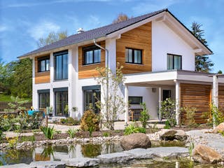 Fertighaus Glonn von Regnauer Hausbau, Satteldach-Klassiker Außenansicht 2