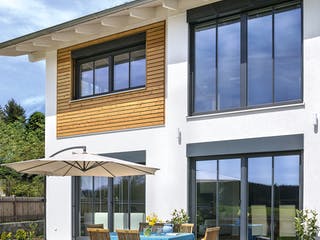 Fertighaus Glonn von Regnauer Hausbau Schlüsselfertig ab 498590€, Satteldach-Klassiker Außenansicht 5